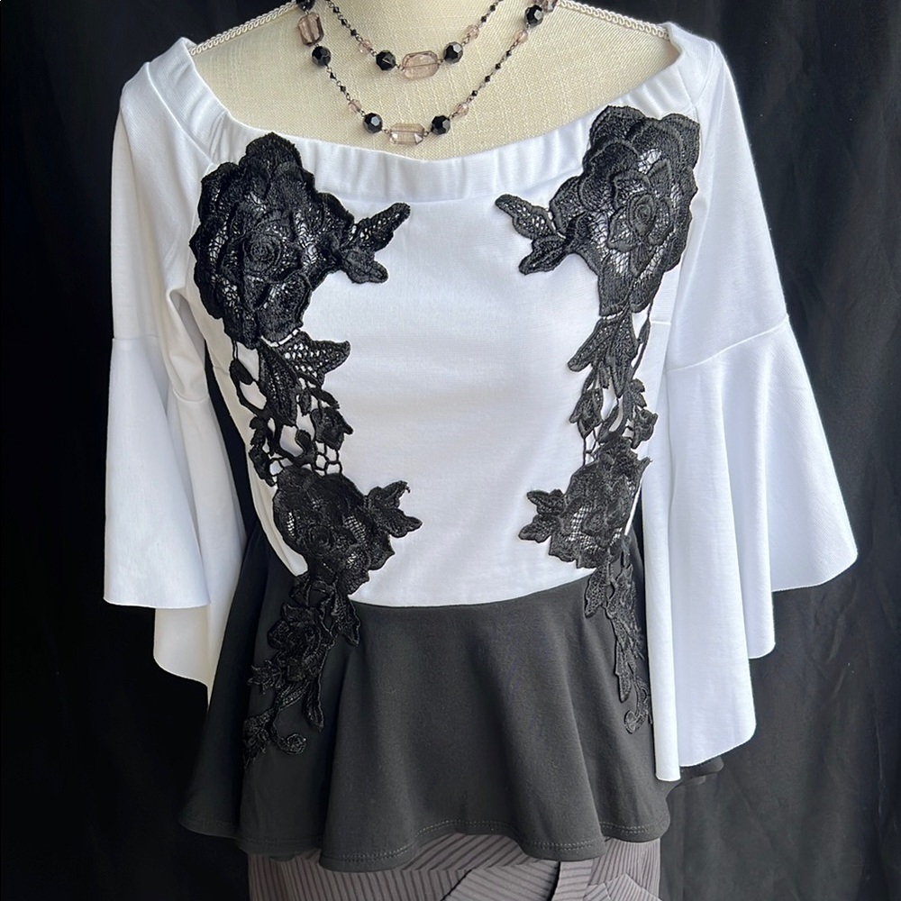 VENUS Medium Elegant Black and White Lace Top